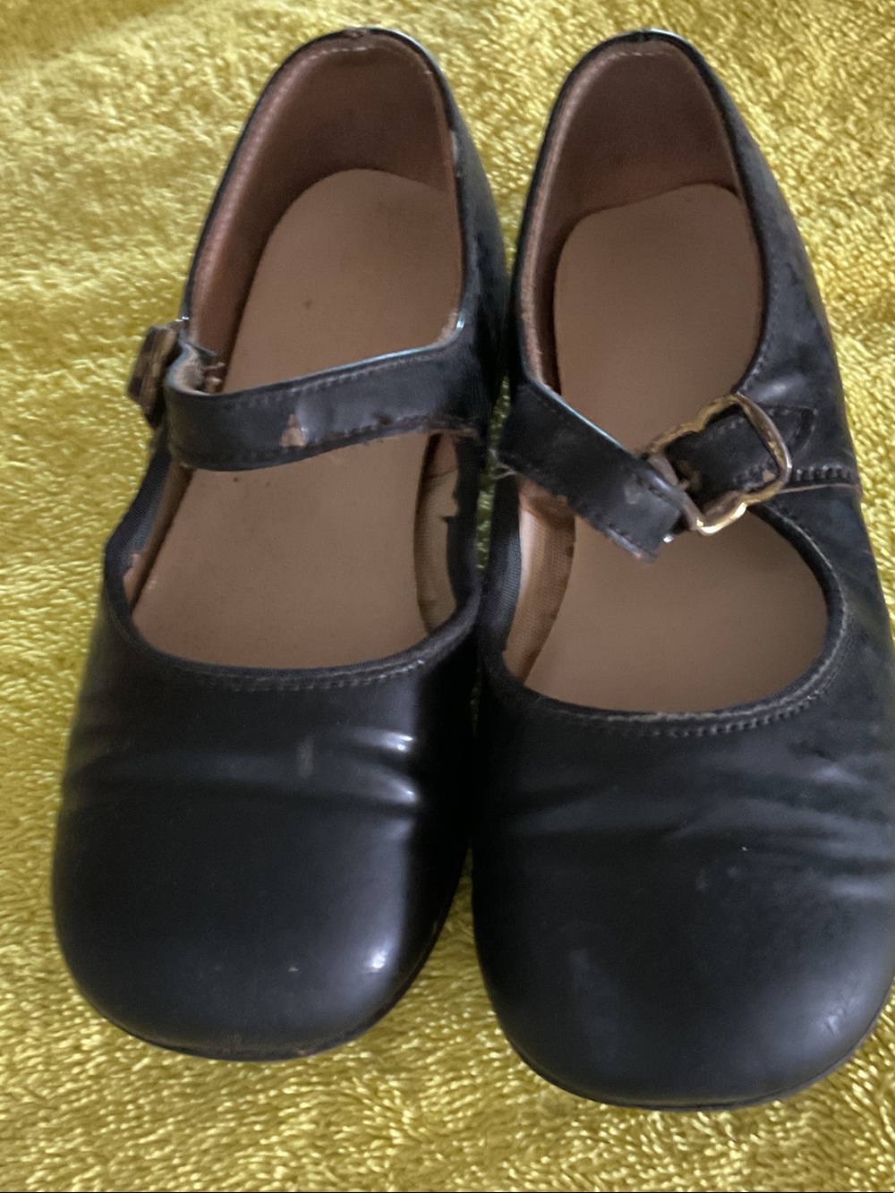 Source Unknown Black Mary Jane Shoes with Gold Buckle for Kids